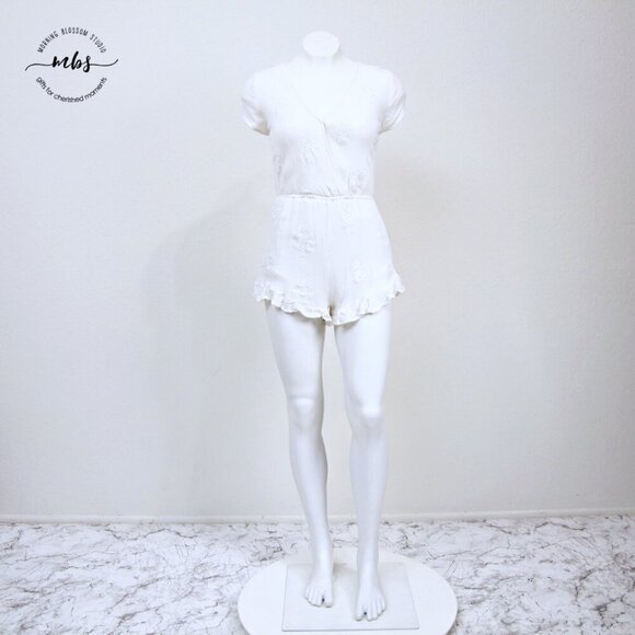 Illa Illa Embroidered Eyelet Surplice Tie Back Short Sleeve Romper White Women M - Picture 2 of 10